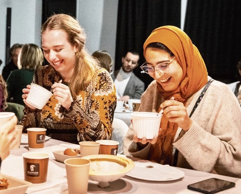 Wat doet religie op de werkvloer